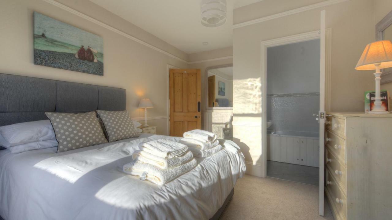 2 Hadleigh Villas Лайм Риджис Екстериор снимка